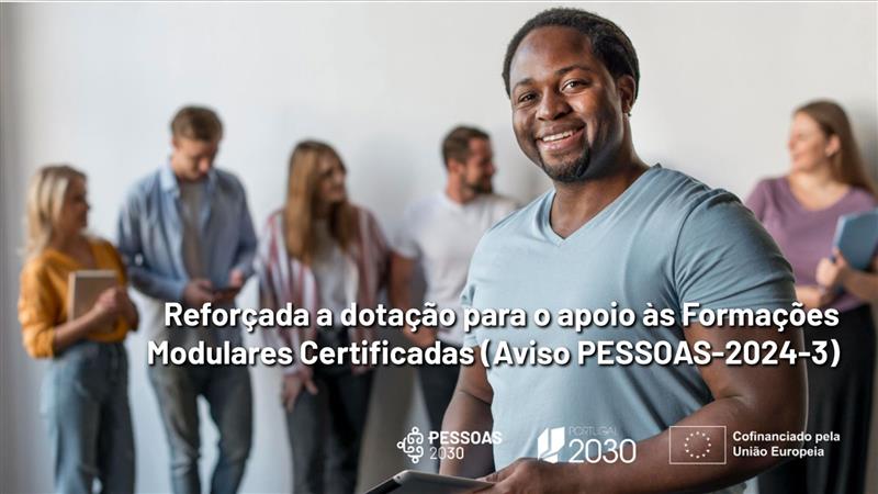 Pessoas de raças variadas em frequência de formações modulares certificadas