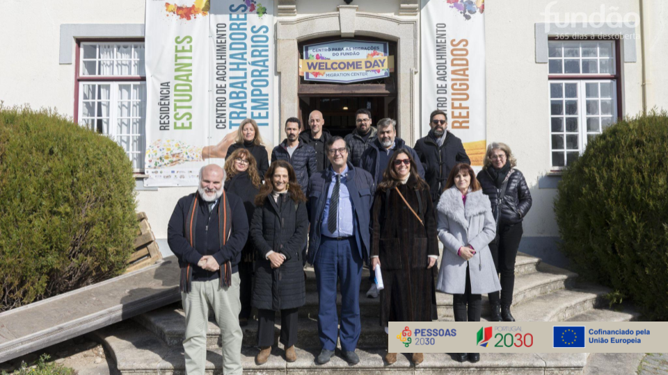 Fotografia de grupo com elementos do PESSOAS 2030 e da Câmara Municipal do Fundão