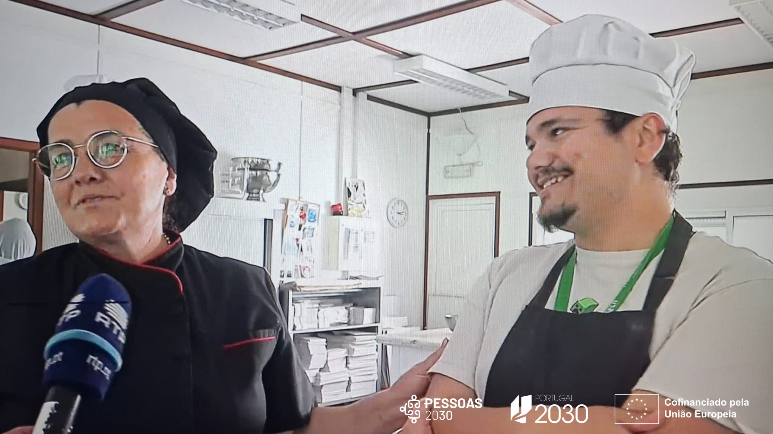 formadora e formando da área de padaria e pastelaria da APPACDM de Évora