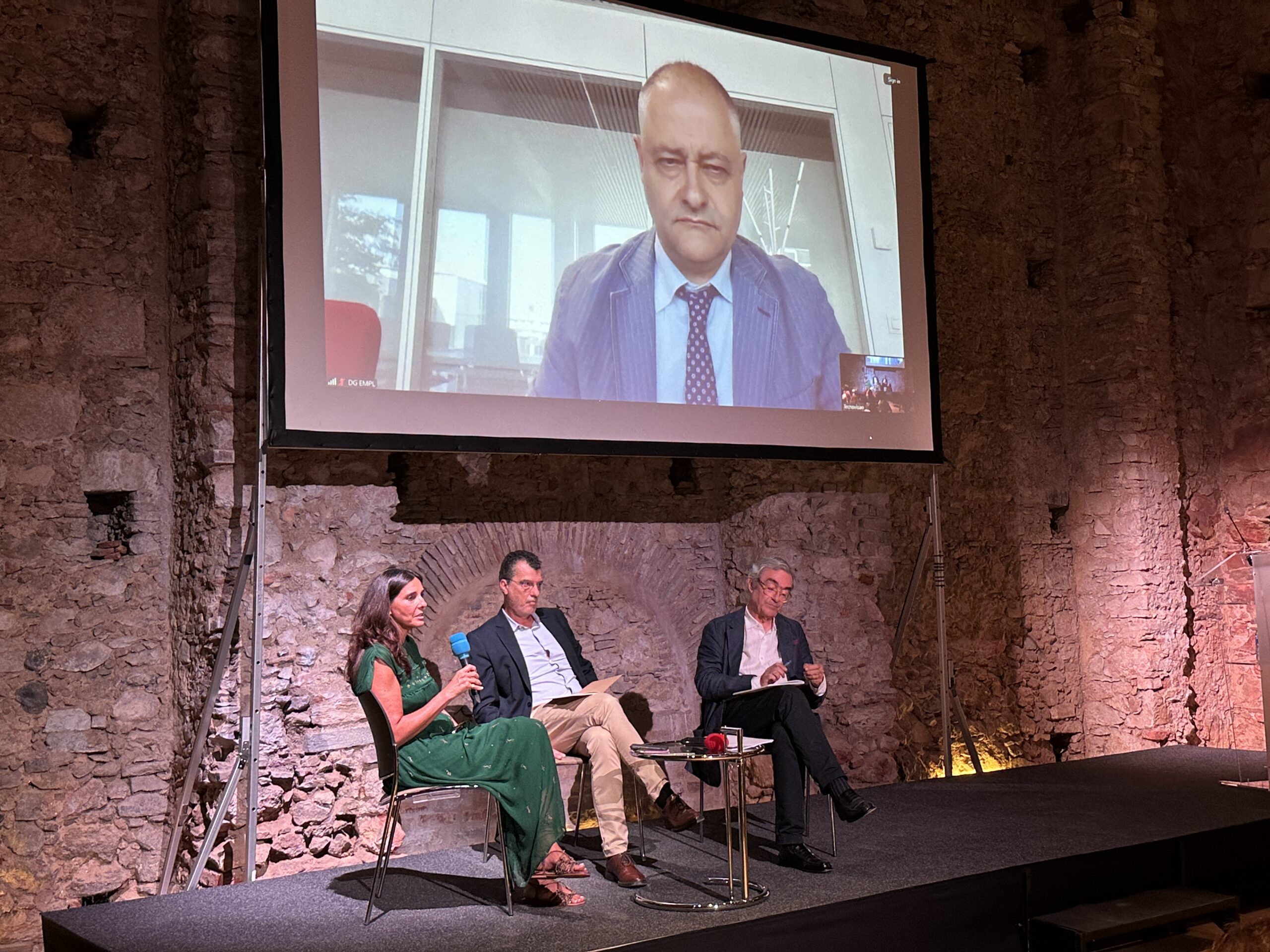 Debate sobre os resultados da Avaliação da Operacionalização do PESSOAS 2030 - intervenções de António Figueiredo, Paulo Feliciano, coordenador da avaliação ex ante do PESSOAS 2030, Eleuterio Rodriguez da Direção-Geral do Emprego, Assuntos Sociais e Inclusão da Comissão Europeia e Ana Coelho que moderou o debate