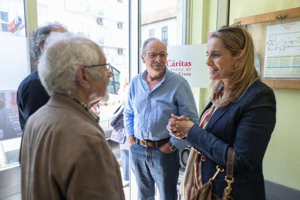 grupo em visita à Cáritas Diocesana de Viseu